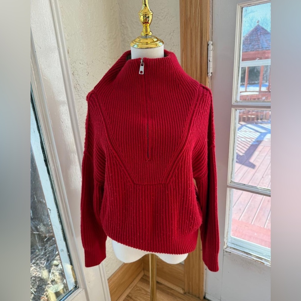 BANANA REPUBLIC cozy sweater in excellent condition worn once  size S